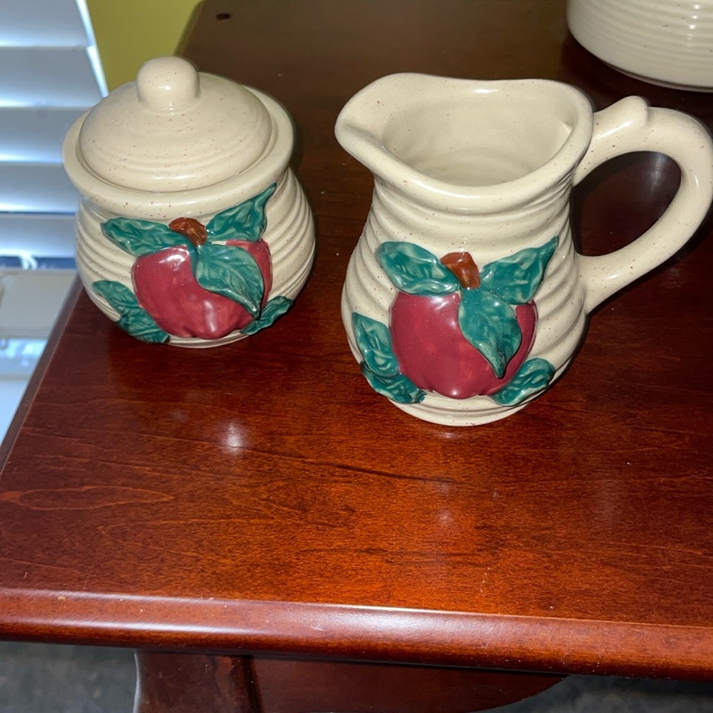 Cracker Barrel Cream & Sugar Set w Lid Country Apple Design Embossed 3D